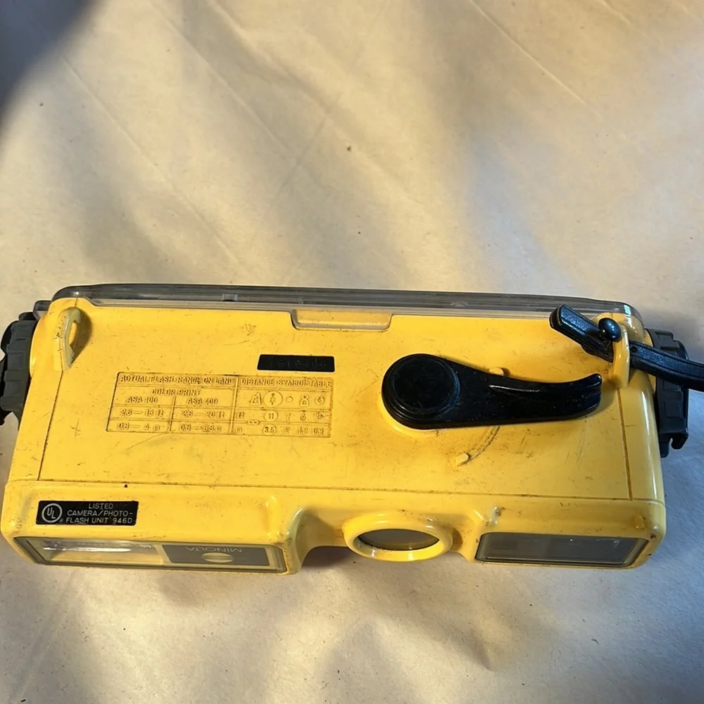 VTG Minolta Weathermatic A 110 Waterproof Underwater Diving Camera & Strap